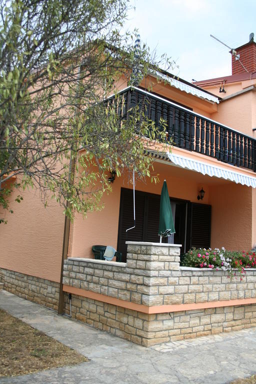 Apartments Santa Barbara Biograd Na Moru Quarto foto