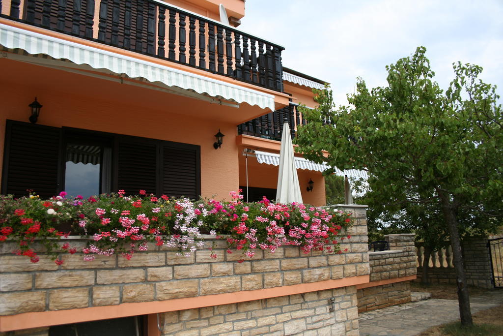 Apartments Santa Barbara Biograd Na Moru Exterior foto